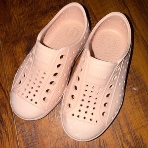 Native Blush Speckled Perforated Slip-Ons SZ. C7
